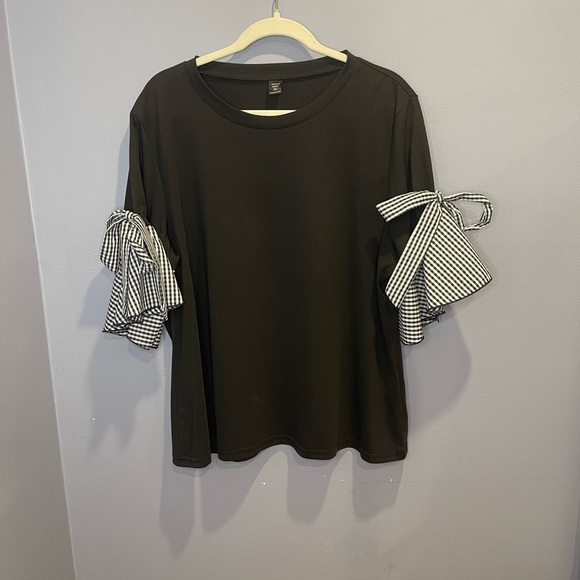 SHEIN Black and White Blouse with‎ Boxy Tie Front Style - Picture 3 of 6